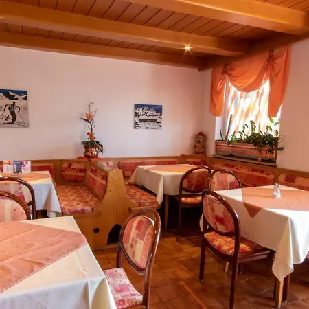 Cafe Alpina Guest house 2*